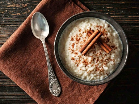 Класическа рецепта за мляко с ориз , захар и канела - снимка на рецептата